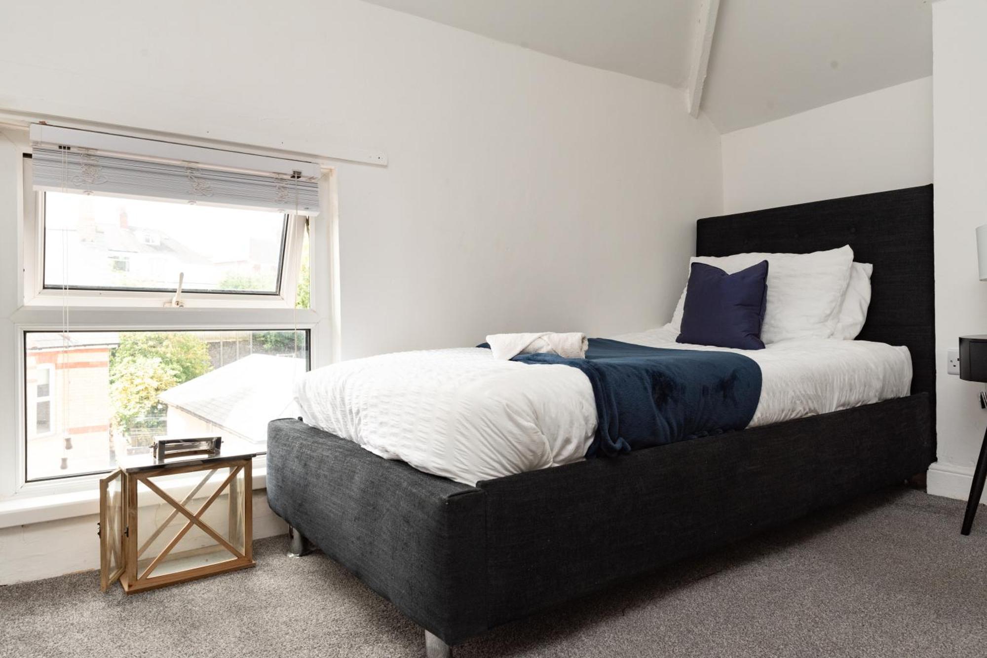 Sophia's Retreat - 2 Floor 4 Bed - - Coastal Getaway *